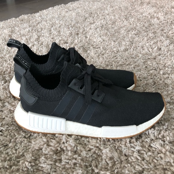 nmd r1 gum pack black